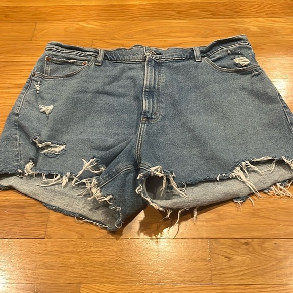 Abercrombie &Fitch curve love high rise mom 4’ jeans shorts size 34/18 . - Picture 1 of 9